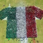 México impone Récord Guinness con la imagen humana de la camiseta de futbol más grande del mundo